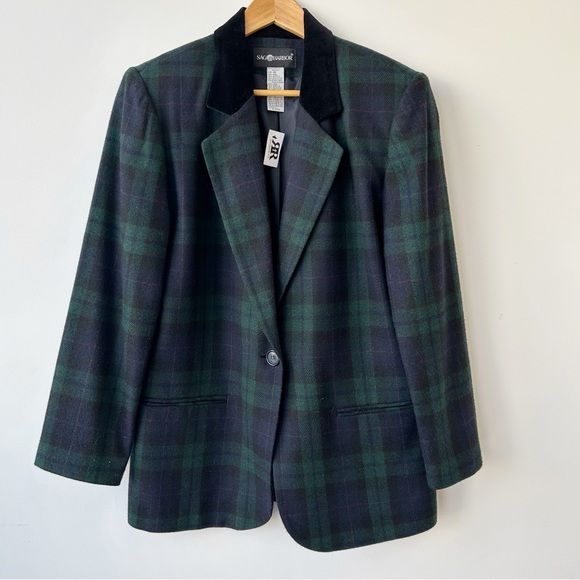 Vintage Sag Harbor Green and Navy Plaid Blazer with Black Velvet Collar - Picture 1 of 3